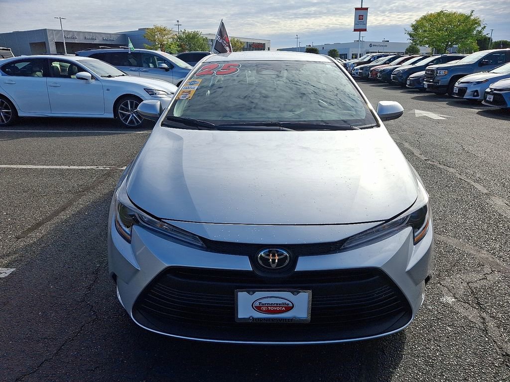 2025 Toyota Corolla LE photo 2
