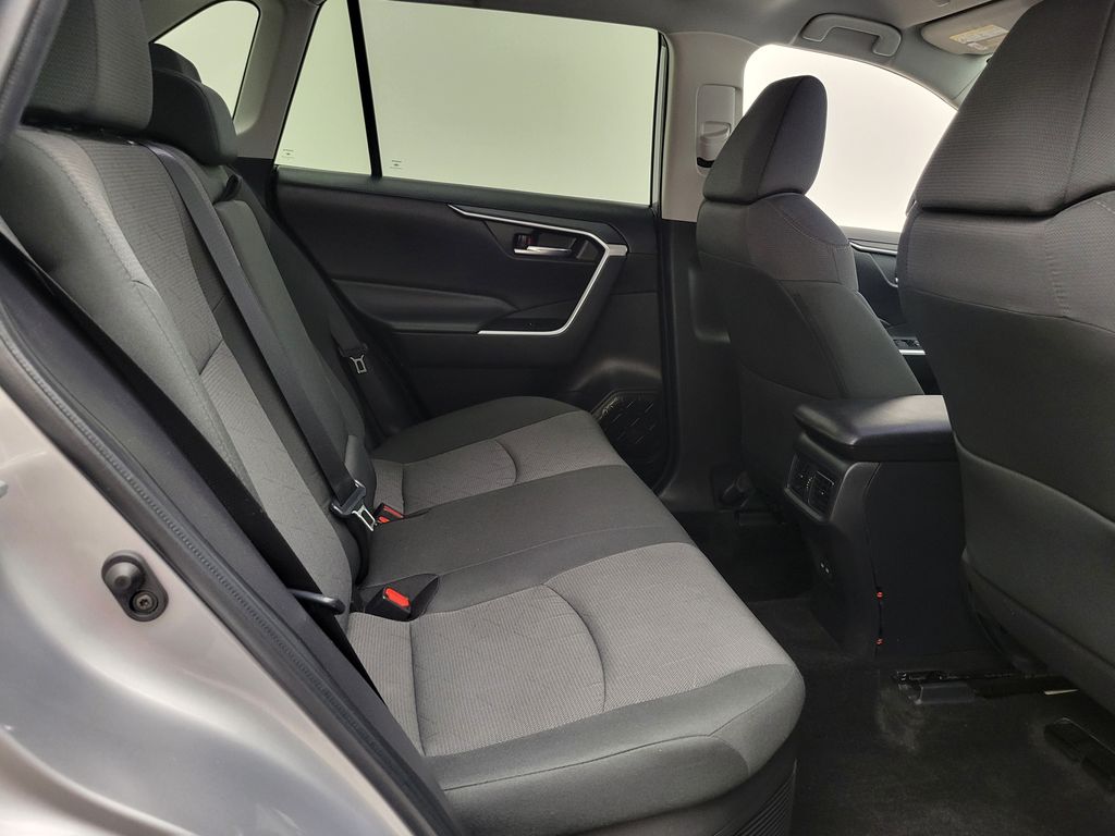 2025 Toyota RAV4 XLE - Photo 16