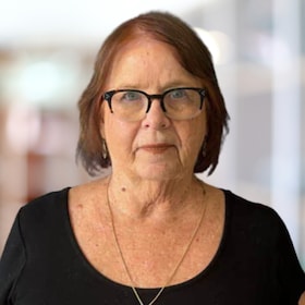 Staff member Linda Williams from ID_d81210