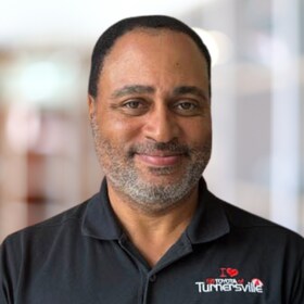 Staff member Curtis Thomas from ID_08702b3c6593