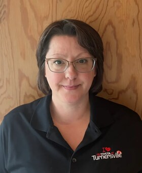 Staff member Alice Russo from ID_08702b3c6593