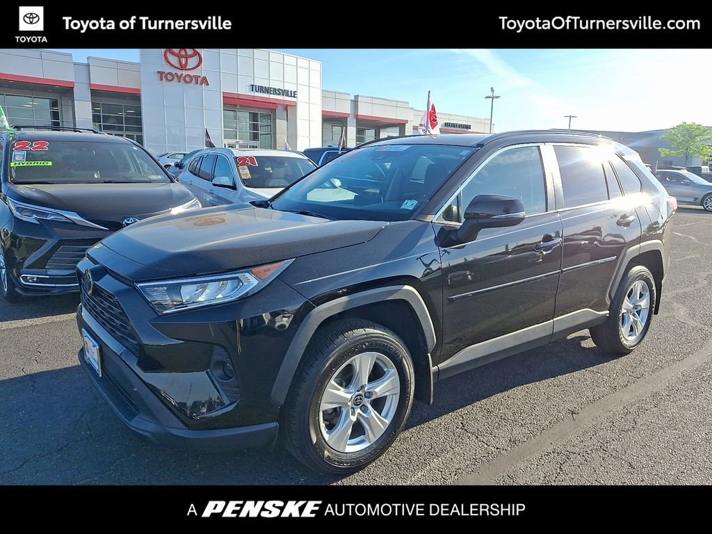 2021 Toyota RAV4 XLE AWD's photo