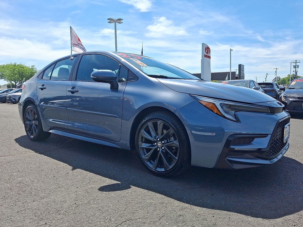 2025 Toyota Corolla SE - Photo 3