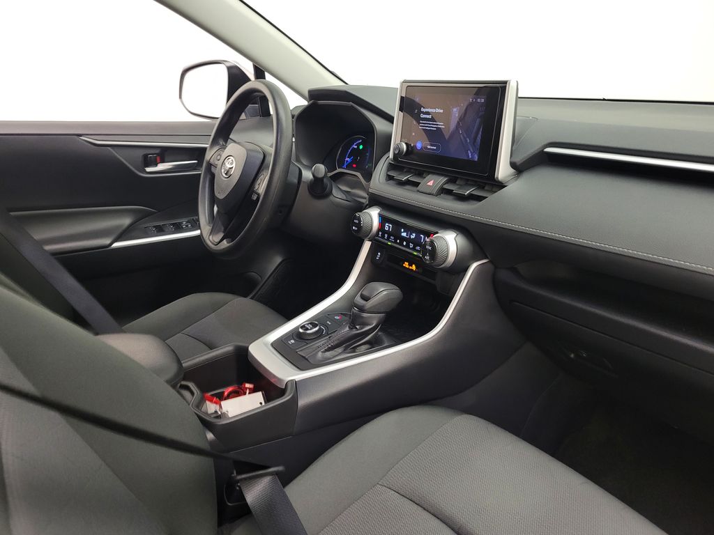 2025 Toyota RAV4 XLE - Photo 15
