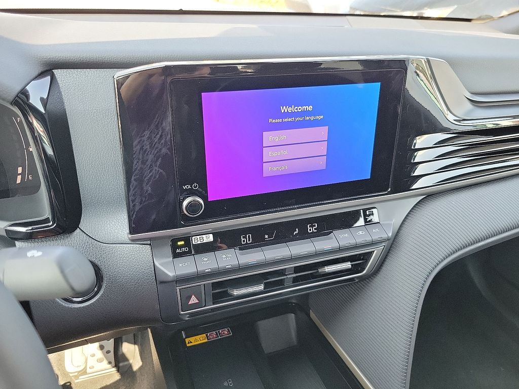 2025 Toyota Camry SE - Photo 10