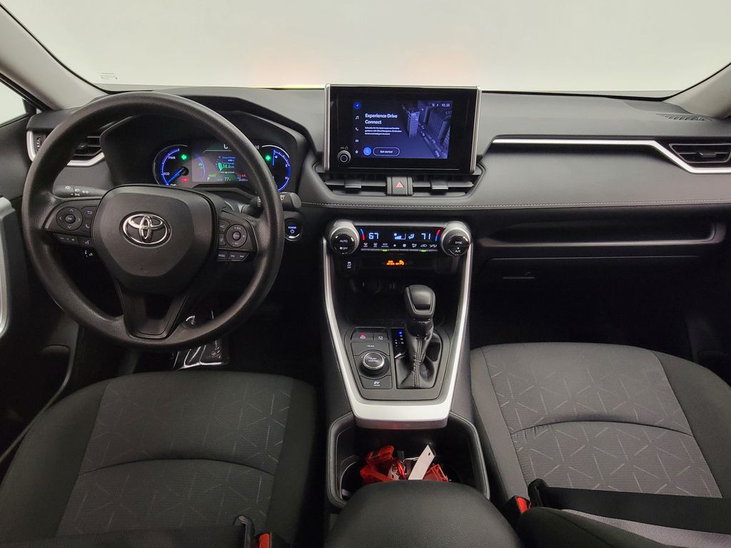 2025 Toyota RAV4 XLE - Photo 18