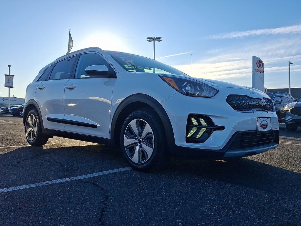 Used 2022 Kia Niro LX SUV