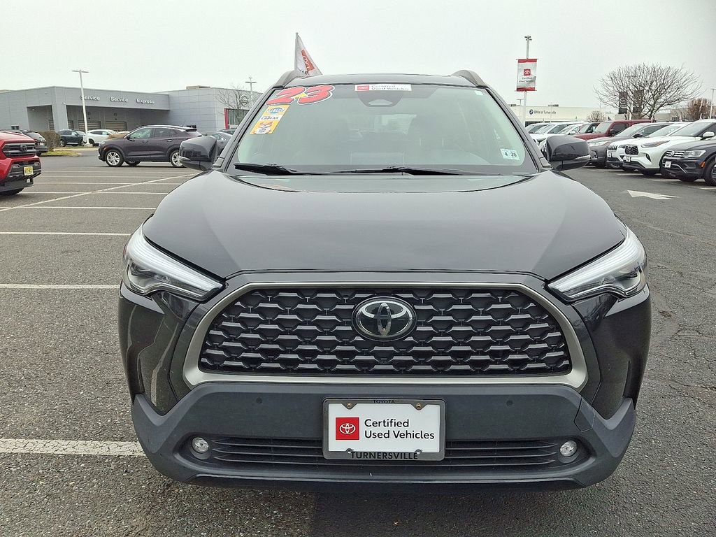 2023 Toyota Corolla Cross XLE photo 2
