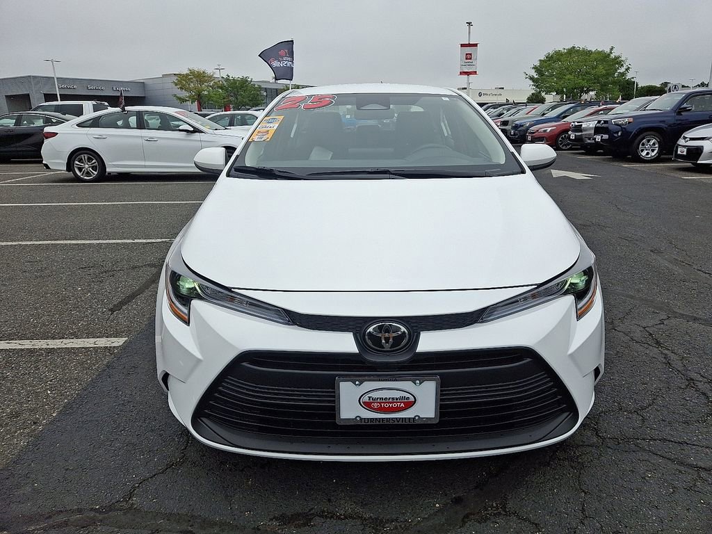 2025 Toyota Corolla LE photo 2