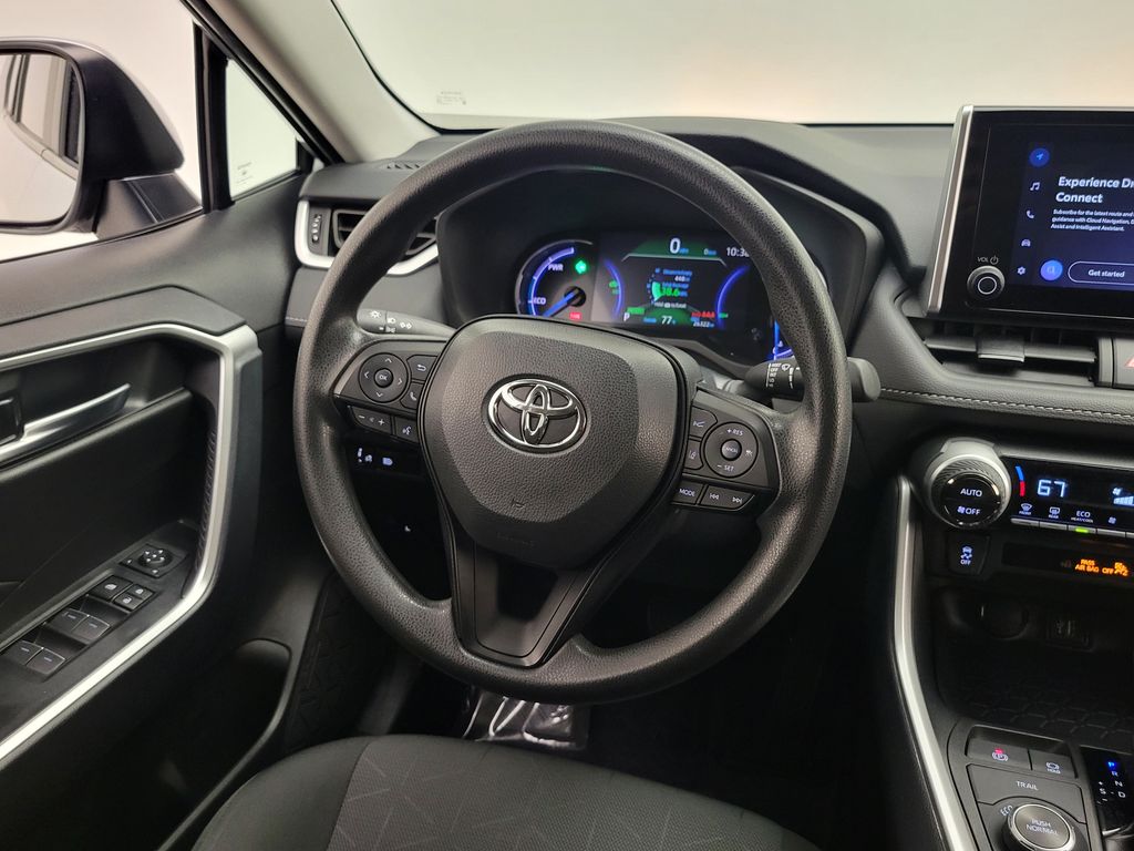 2025 Toyota RAV4 XLE - Photo 20
