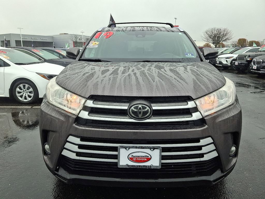 2019 Toyota Highlander SE XLE photo 2