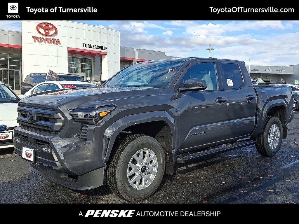 2025 Toyota Tacoma SR5's photo