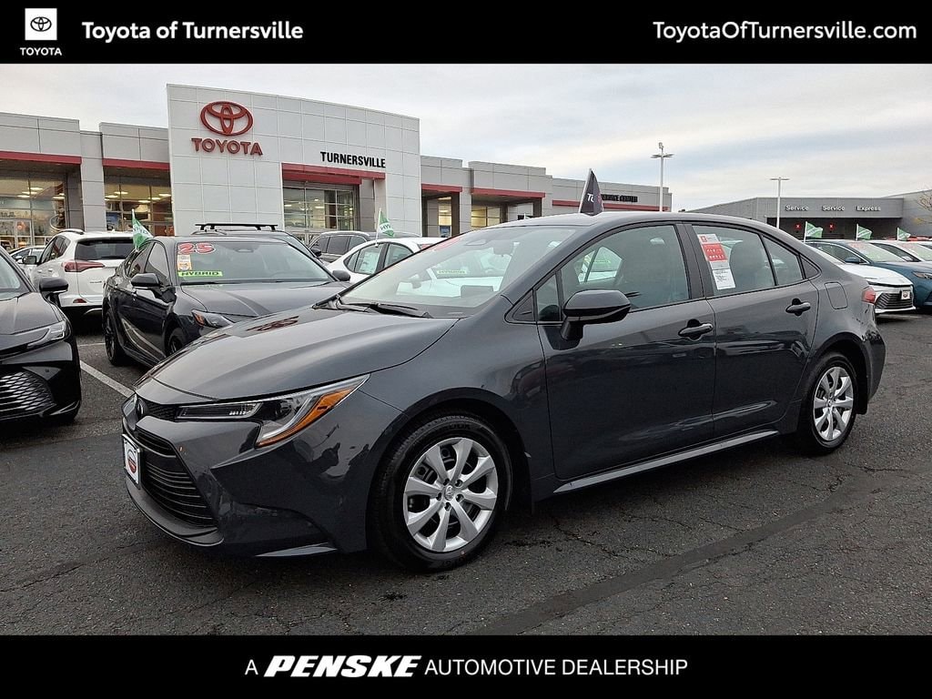 2026 Toyota Corolla LE's photo