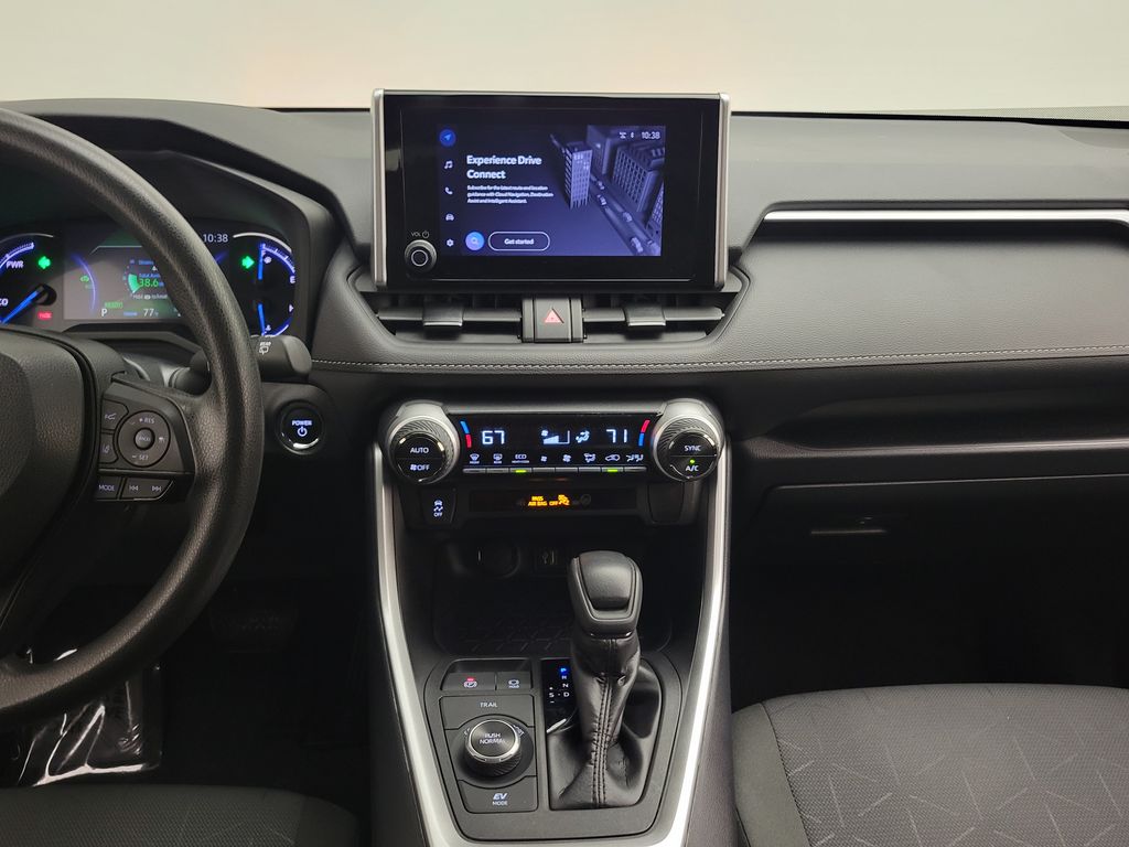2025 Toyota RAV4 XLE - Photo 19