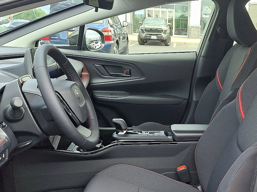 2026 Toyota Prius Plug-in Hybrid SE - Photo 9