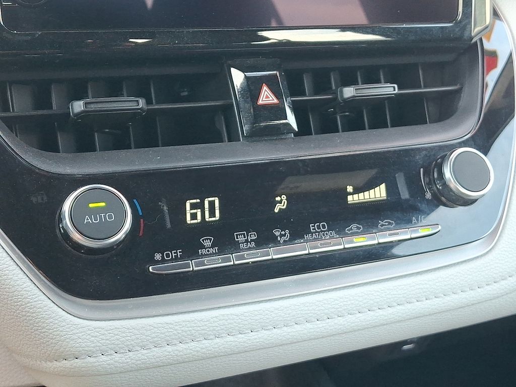 2025 Toyota Corolla SE - Photo 16