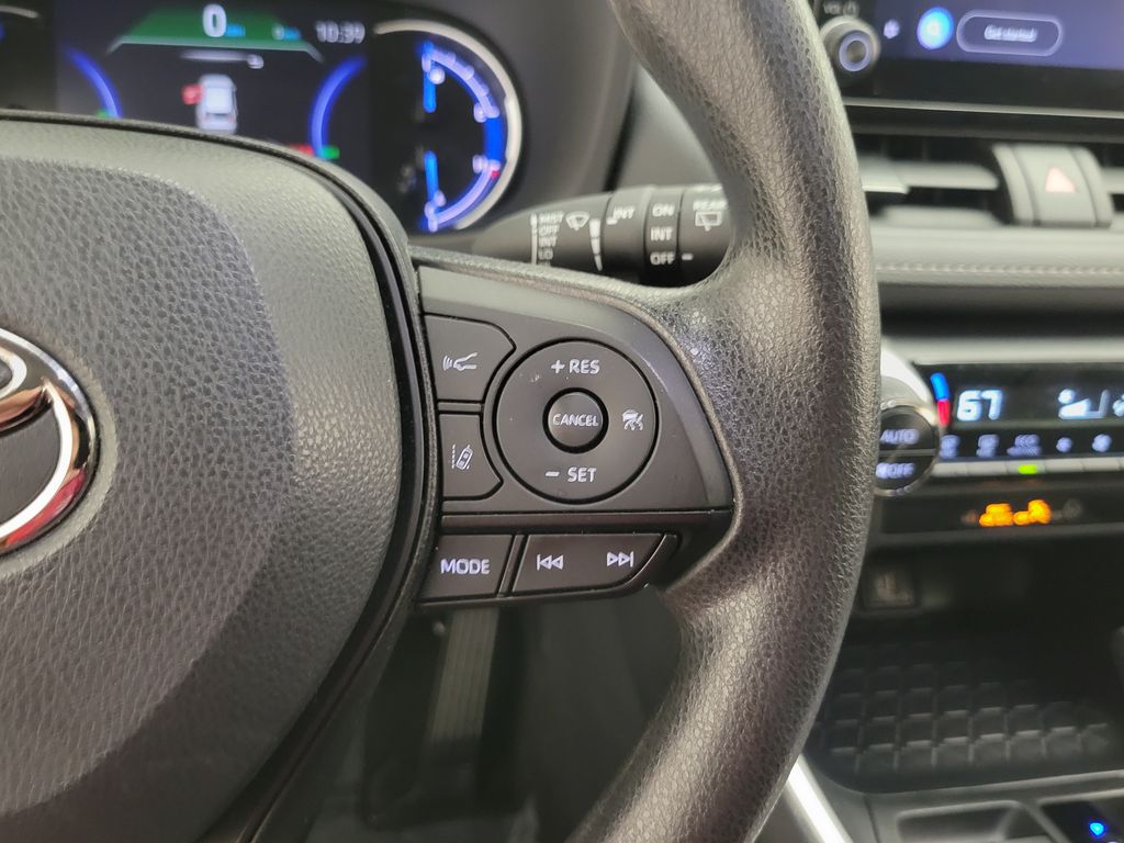 2025 Toyota RAV4 XLE - Photo 32