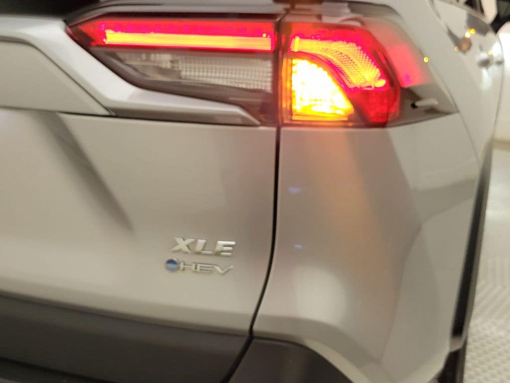 2025 Toyota RAV4 XLE - Photo 10