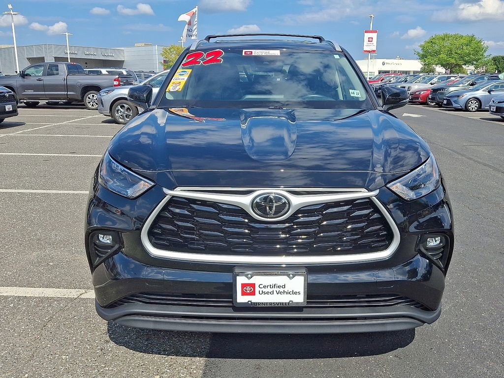2022 Toyota Highlander XLE photo 2