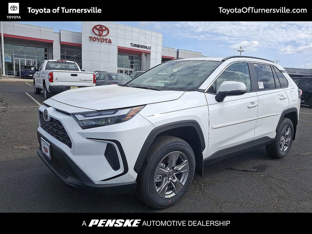 2025 Toyota RAV4 XLE's photo