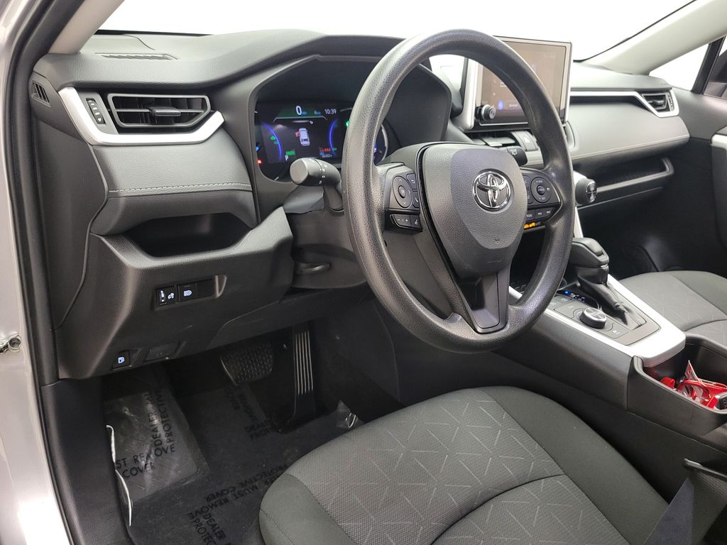 2025 Toyota RAV4 XLE - Photo 27