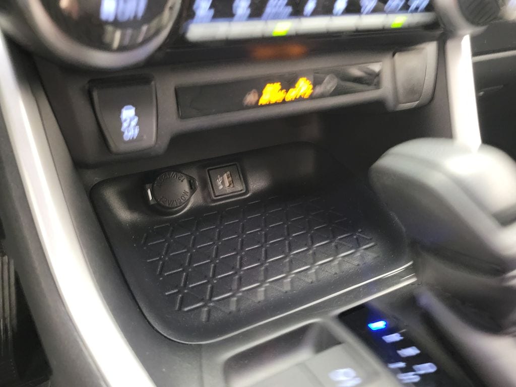 2025 Toyota RAV4 XLE - Photo 42