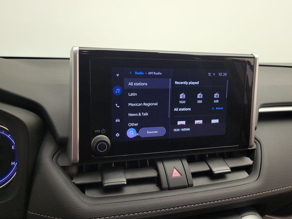2025 Toyota RAV4 XLE - Photo 39