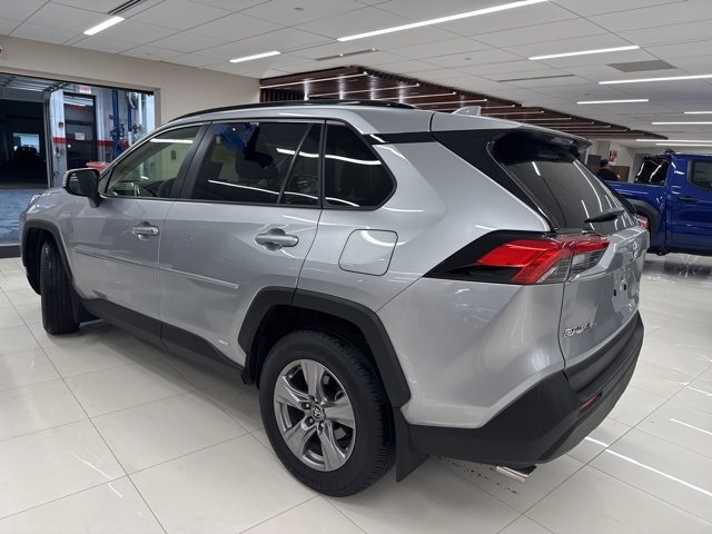 2025 Toyota RAV4 Hybrid XLE photo 2