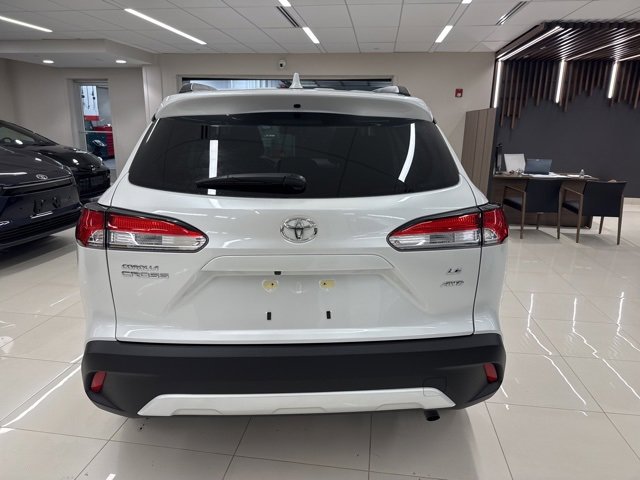 2023 Toyota Corolla Cross LE photo 3