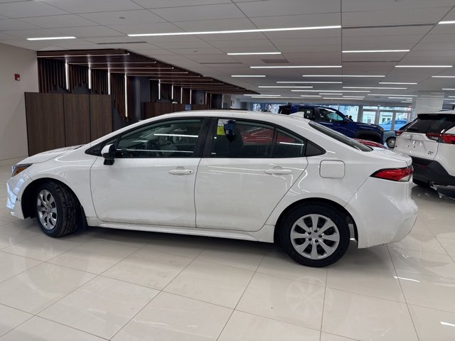 2023 Toyota Corolla LE photo 2