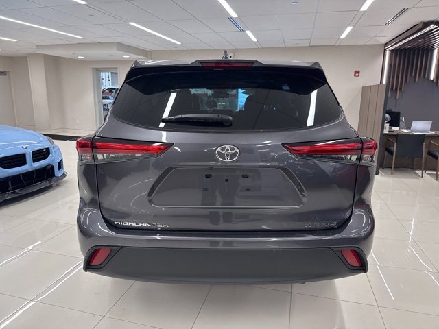 2022 Toyota Highlander XLE photo 2
