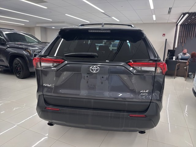 2022 Toyota RAV4 XLE photo 4