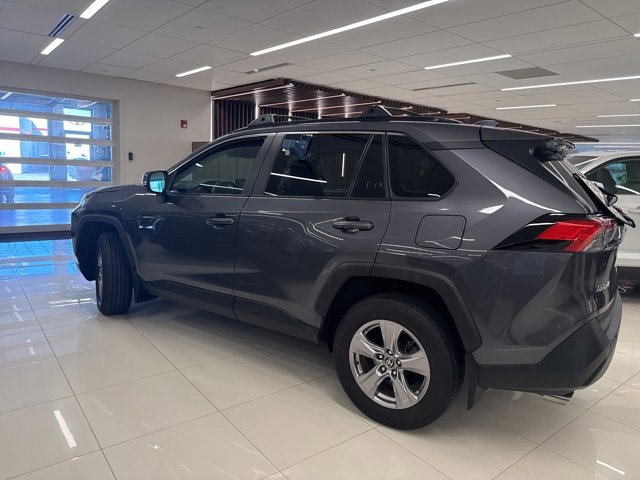 2022 Toyota RAV4 XLE photo 2
