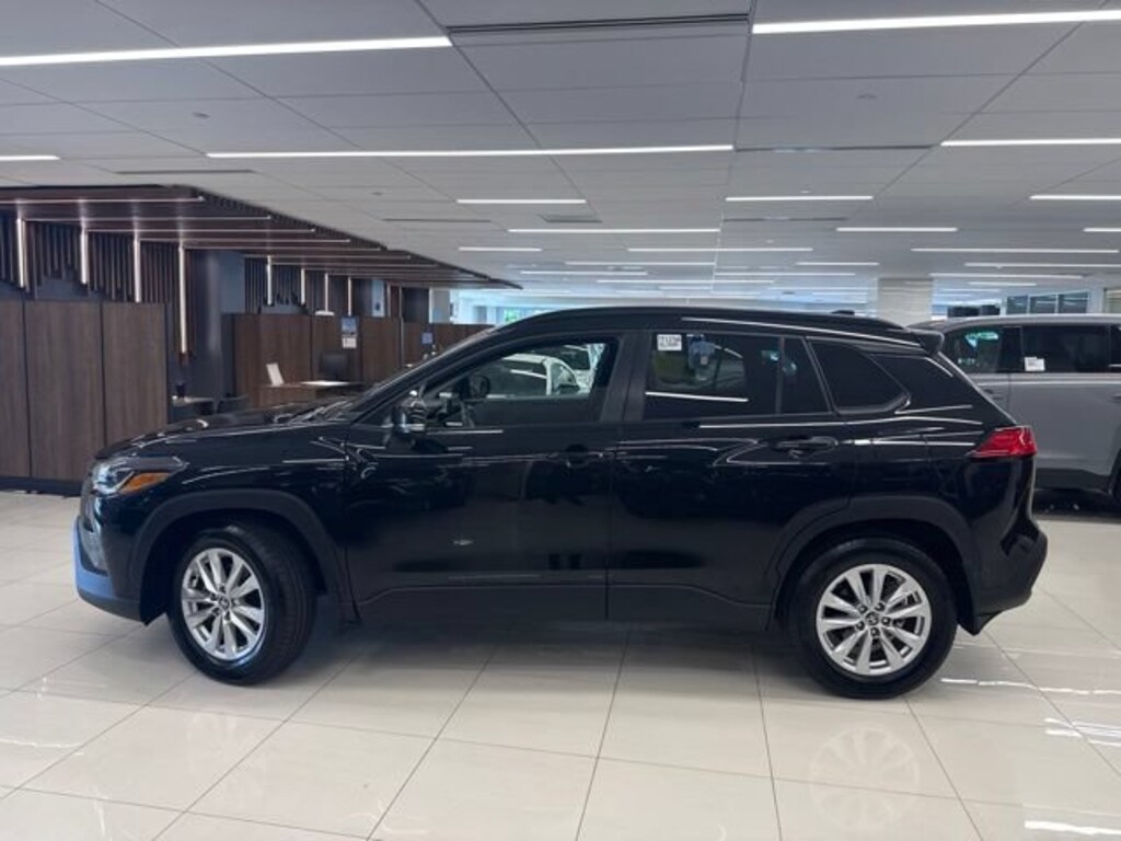 Used 2025 Toyota Corolla Cross LE SUV