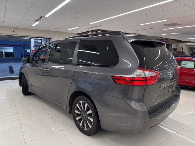 2019 Toyota Sienna XLE Premium photo 3