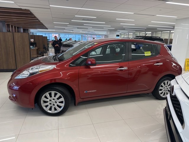 Used 2013 Nissan LEAF S with VIN 1N4AZ0CP0DC425098 for sale in Watertown, MA
