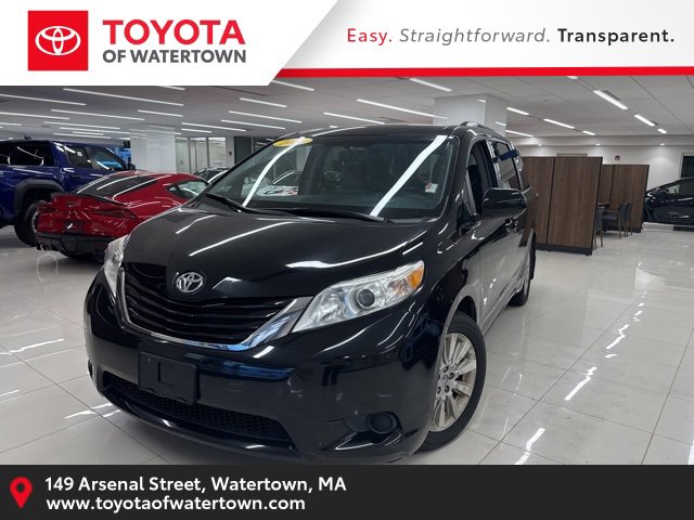 2015 Toyota Sienna LE's photo