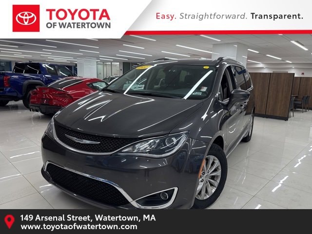 2017 Chrysler Pacifica Touring-L's photo