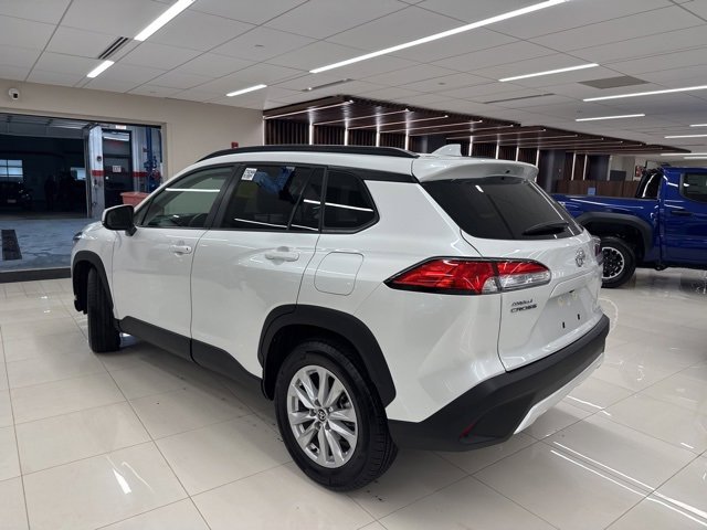 2023 Toyota Corolla Cross LE photo 2