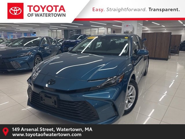 2025 Toyota Camry LE's photo