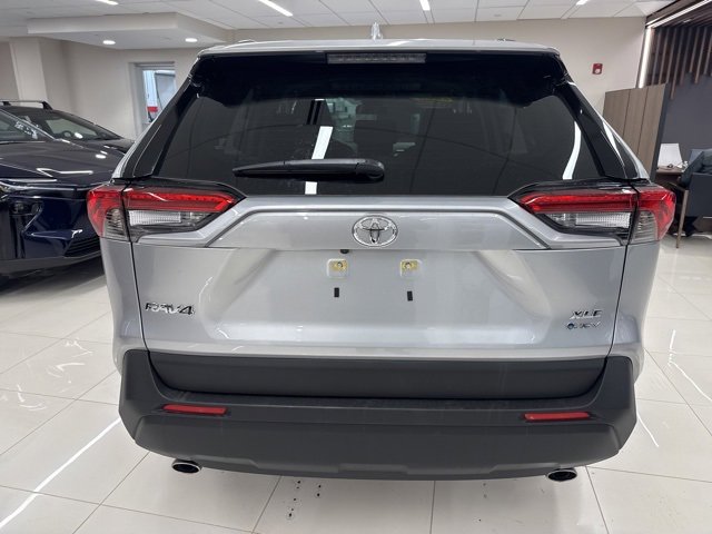 2025 Toyota RAV4 Hybrid XLE photo 3