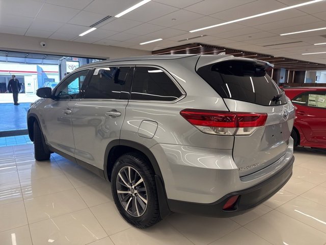 2019 Toyota Highlander XLE photo 2