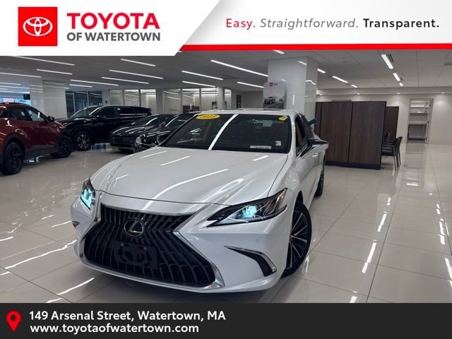 2023 Lexus ES 300h 300h's photo