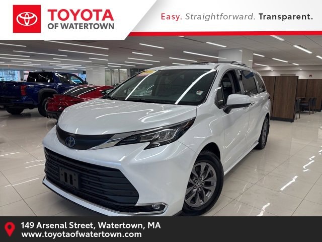 2023 Toyota Sienna XLE's photo