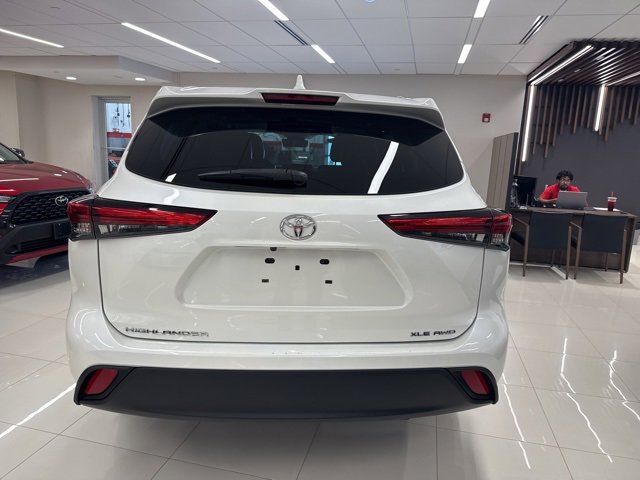 2021 Toyota Highlander XLE photo 4