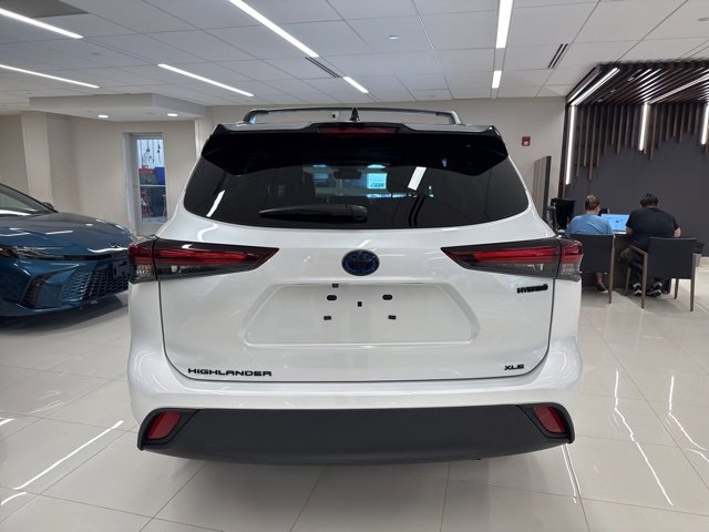 2024 Toyota Highlander Hybrid XLE photo 4