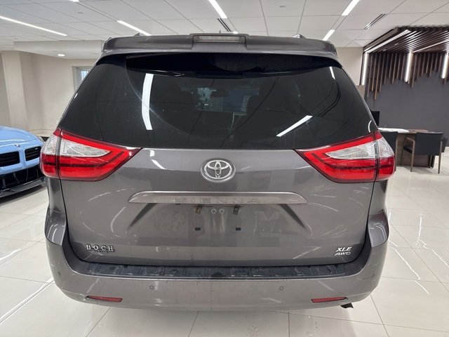 2019 Toyota Sienna XLE Premium photo 4
