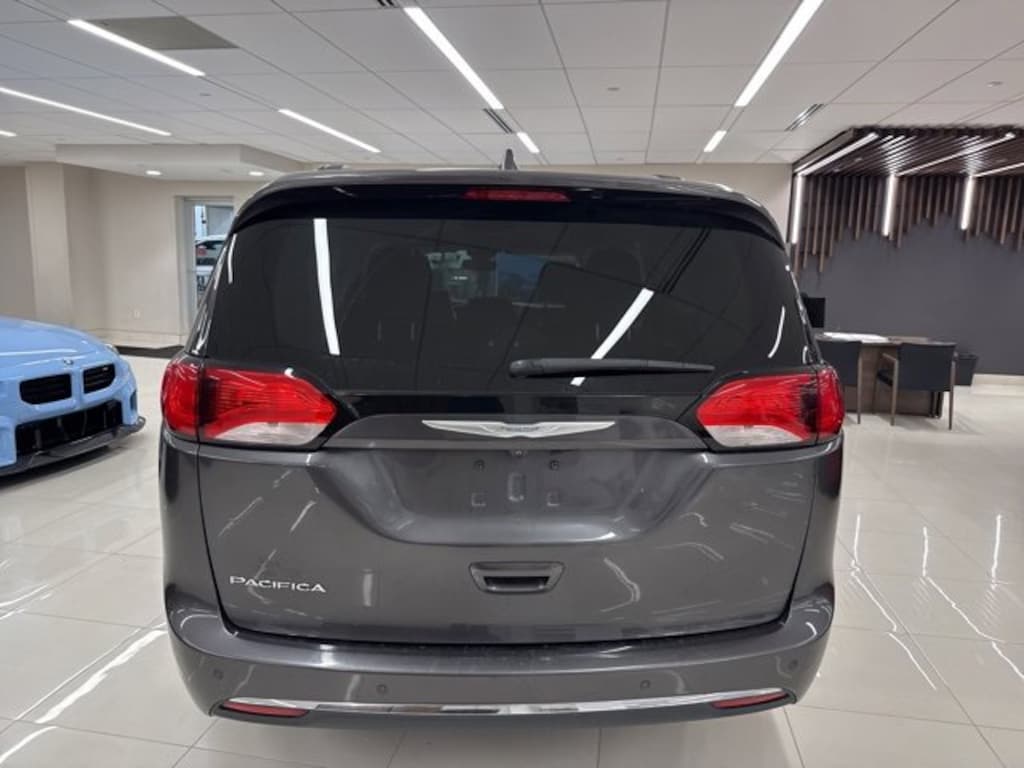 Used 2017 Chrysler Pacifica Touring-L Van