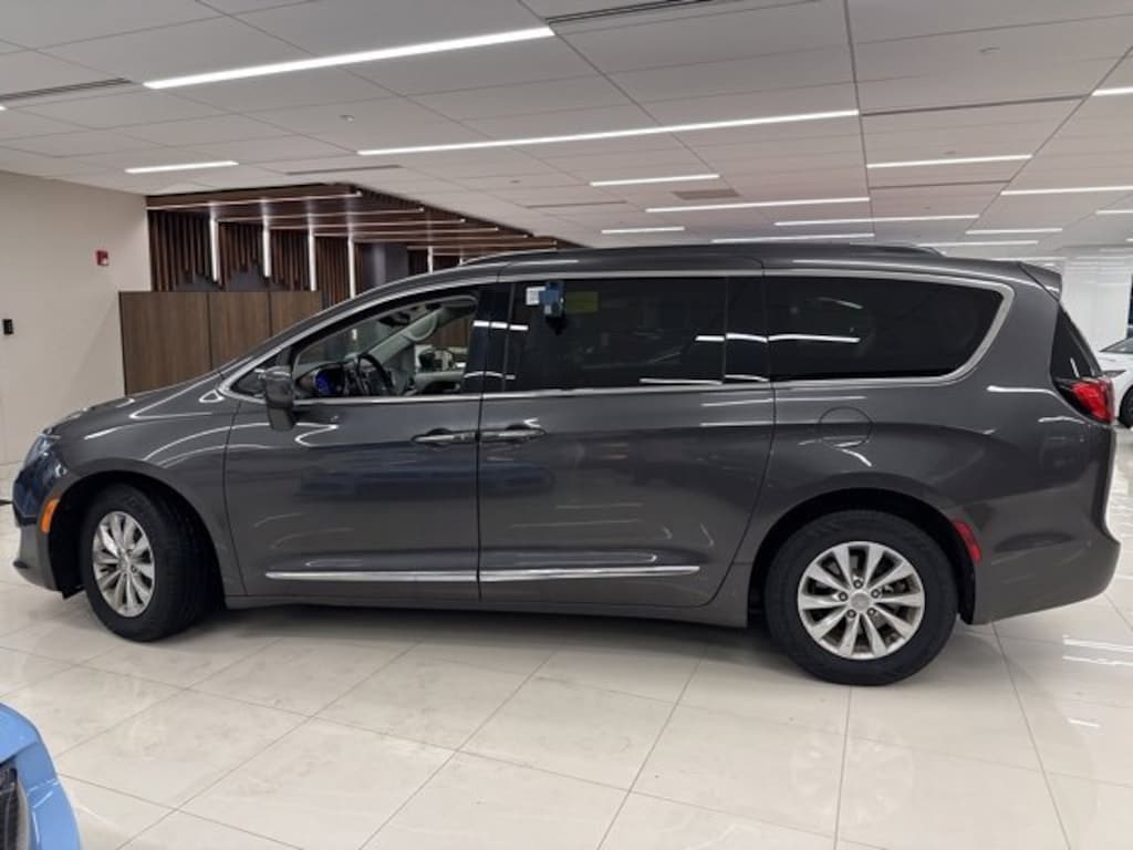 Used 2017 Chrysler Pacifica Touring-L Van