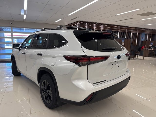 2024 Toyota Highlander Hybrid XLE photo 3